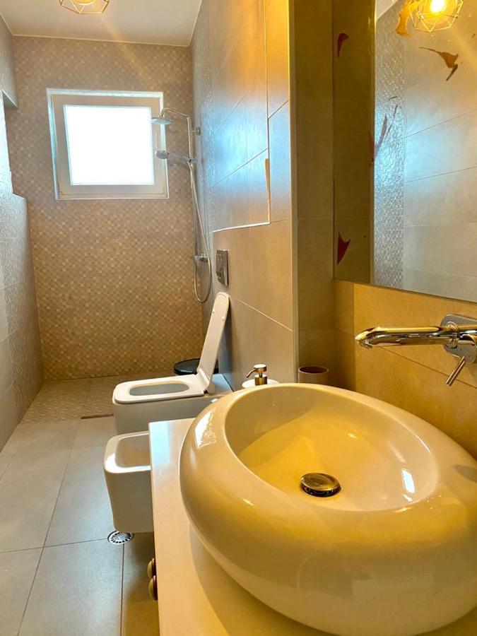 Cozy Lake Front Flat Bequeme Wohnung An Der See Pogradec Exterior photo