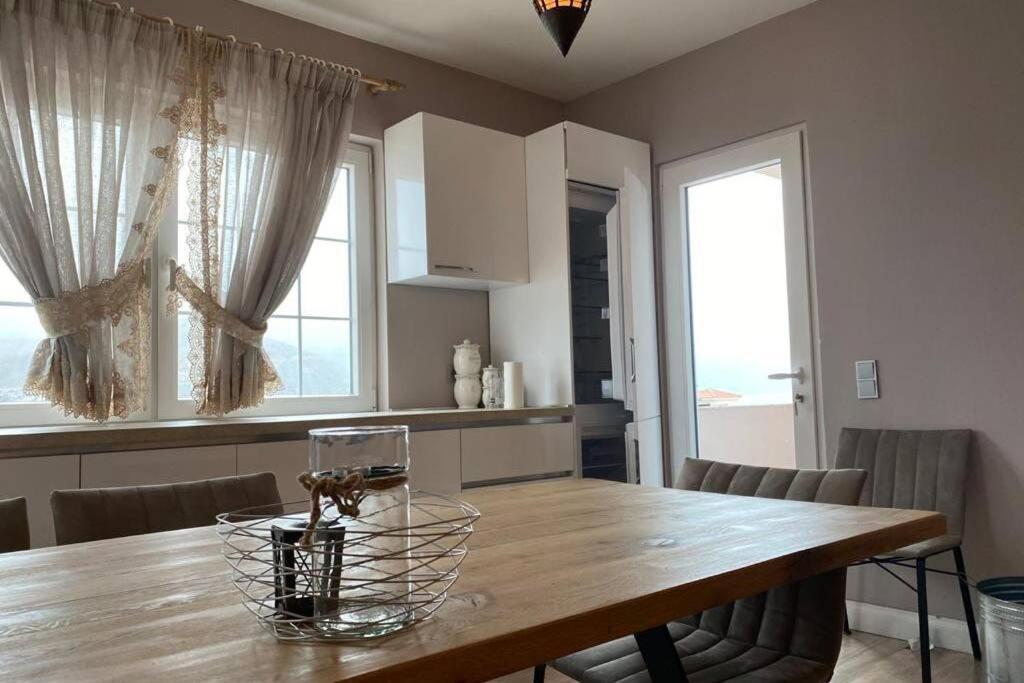 Cozy Lake Front Flat Bequeme Wohnung An Der See Pogradec Exterior photo