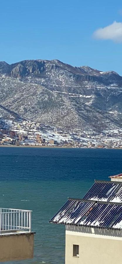 Cozy Lake Front Flat Bequeme Wohnung An Der See Pogradec Exterior photo