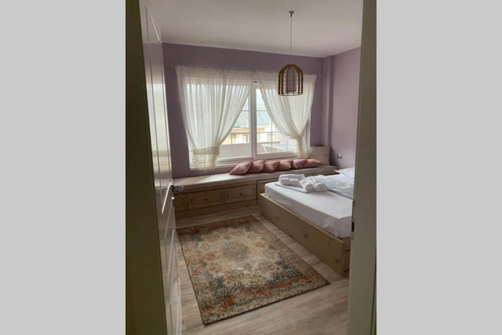 Cozy Lake Front Flat Bequeme Wohnung An Der See Pogradec Exterior photo