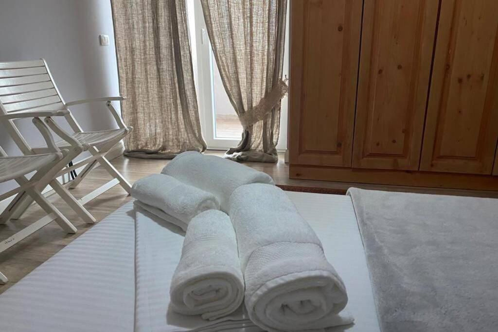 Cozy Lake Front Flat Bequeme Wohnung An Der See Pogradec Exterior photo